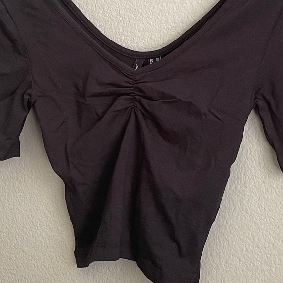 Vero Moda Panda Short Sleeve V-Neck Black Crop Top, Size XS, NWT - Picture 7 of 9